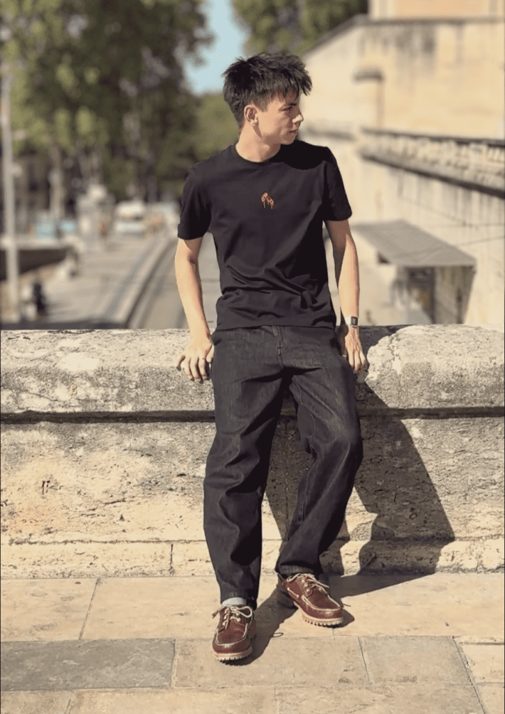 Bright eliott close up front